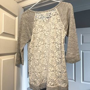 Lace back knit shirt! Super cute on!